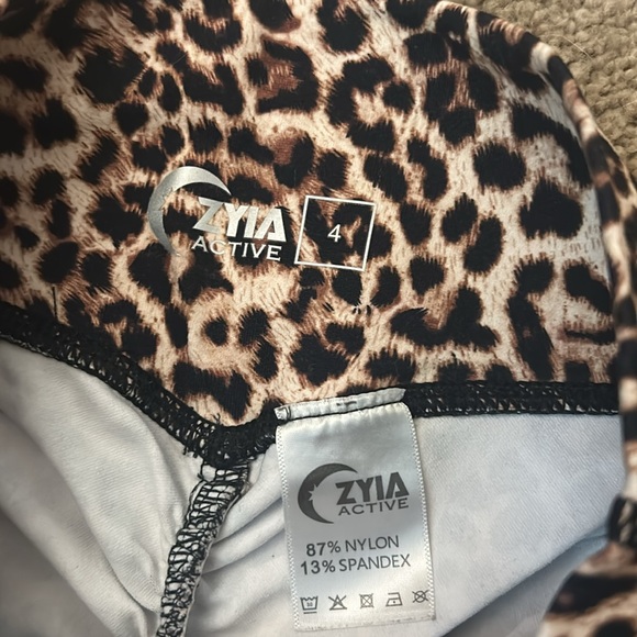 Zyia Animal Print Legging - Picture 3 of 5